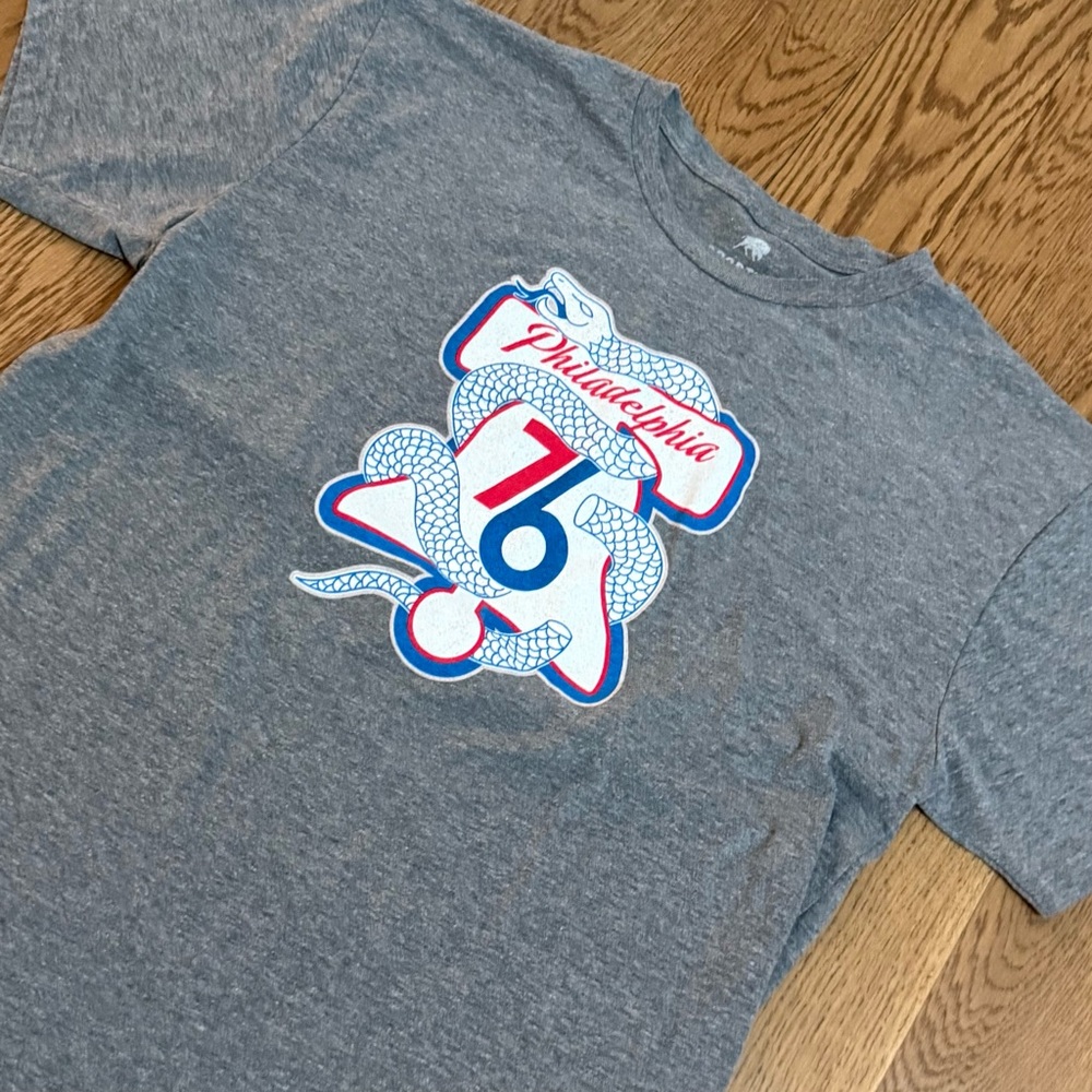 Philadelphia 76ers Gray Graphic Short Sleeve Tee